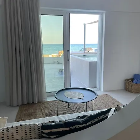 מלון Boathouse *